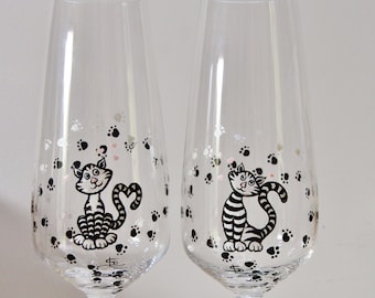 Duo de flutes à champagne en cristal peintes à la main  et personnalisables sur le thème des chats, pièces originales et uniques