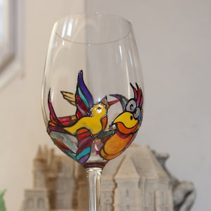 Bicchiere da vino in cristallo dipinto a mano, a tema uccelli, calice molto colorato e unico