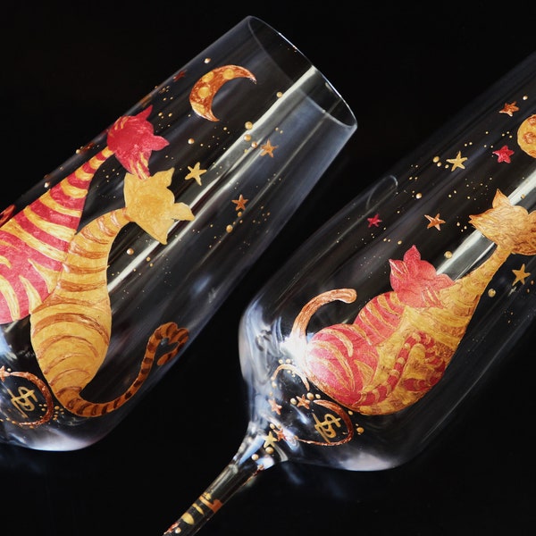 Duo de flutes à champagne en cristal peintes à la main ou un couple de chats rêve sous la lune dorée, pièces originales personnalisables