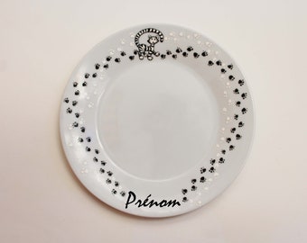 Assiette enfant personnalisable sur le thème des chats porcelaine artisanale peinte à la main assiette à dessert de 19cm, signée et daté