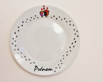 Assiette personnalisable d'un prénom sur le thème des poulettes en porcelaine artisanale peinte à la main diamètre de 19cm, signée et daté