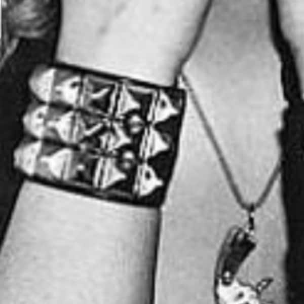 Brazalete de cuero con tachuelas de Nancy Spungen (SID VICIOUS, Sex pistols)