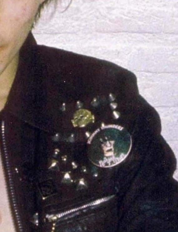 【SID VICIOUS】 BADGE 【SEX PISTOLS】 Sex Pistols - Sid Vicious - The Legend Lives On Large Button