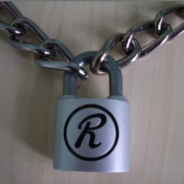 The original Sid Vicious 'R' padlock & chain necklace, INCLUDES the 2 working keys and chain.! beware of cheap imitations