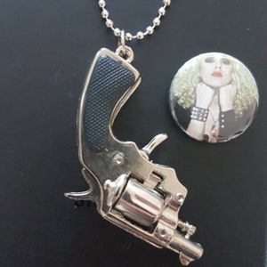 Sex pistols Sid Vicious 'R' padlock & chain, plus Nancy Spungen Pistol neckchain combination image 2