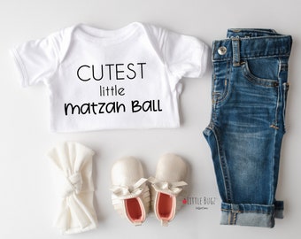 Süßeste kleine Matzah Ball Baby Onesie®, Erstes Pessach Baby Onesie®, Jüdische Feiertag Baby Onesie®