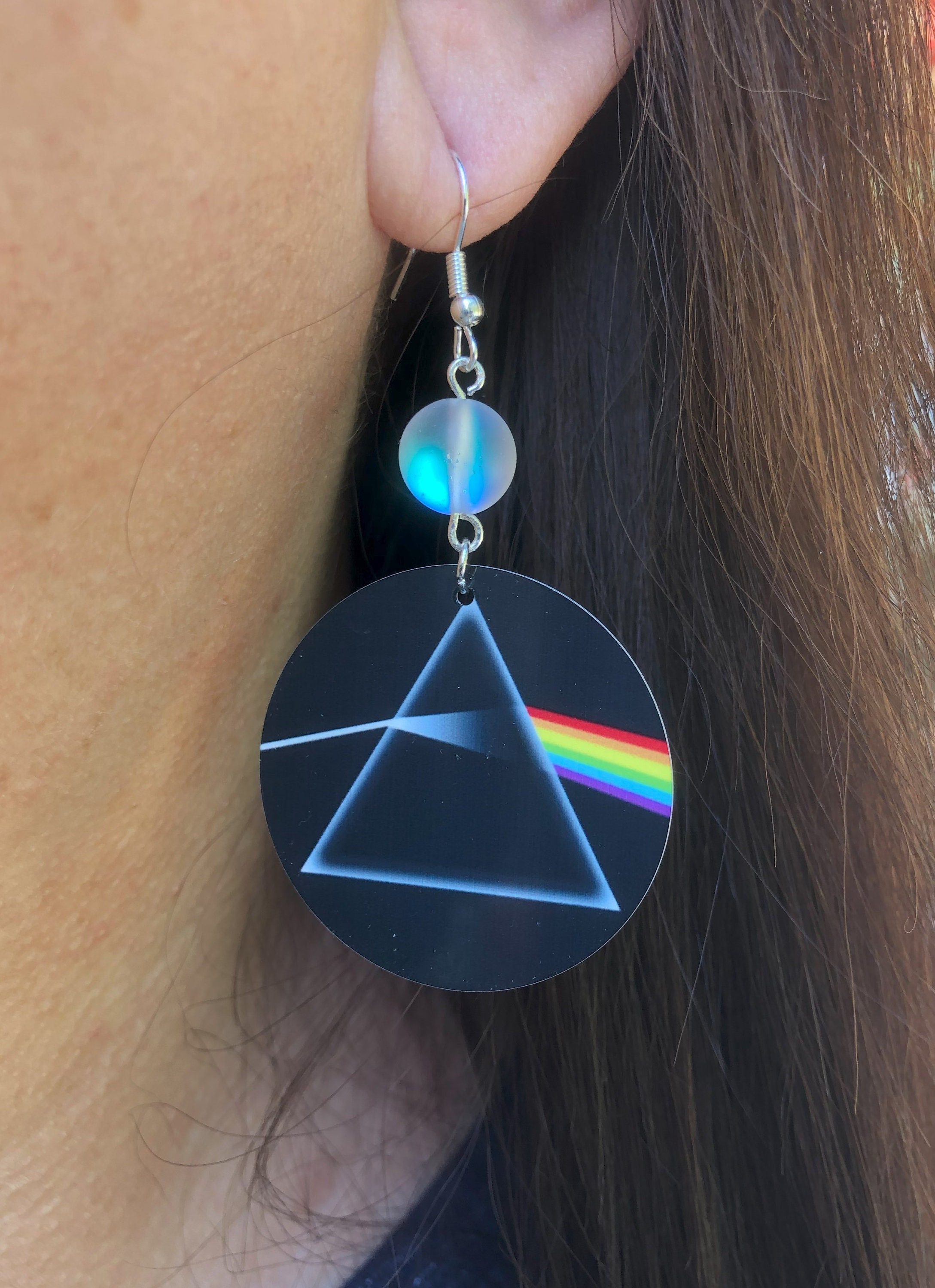 Regenbogen Prisma runde Ohrringe mit Glasperlen. Eine einzigartige Geschenkidee