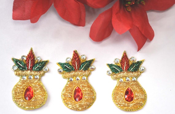 1.5/" Red 5 Petal Flower Pot Embroidery Patch