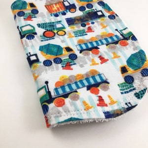 Personalisiertes Laster LKW Spucktuch, LKW Spucktuch, Baby Geschenk, Mama Spucktuch, Baby Geschenk, Baby Initialen
