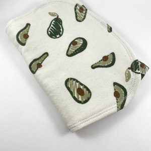 Personalisiertes Avocado Spucktuch, Spucktuch, Baby Spucktuch, Baby-Dusche-Geschenk, Spucktuch Junge, Baby Jungen Geschenk, Baby Mädchen Geschenk, Baby Initialen