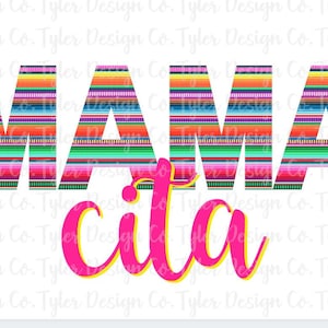 Może przedstawiać: Kolorowy projekt graficzny z tekstem "MAMA cita" w jasnoróżowym kolorze czcionki z żółtym obramowaniem. Słowo "MAMA" składa się z kolorowych pasków, przypominających meksykański koc.