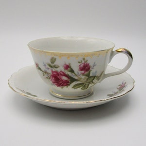 Vintage Teacup and Saucer - DandTBarnFinds
