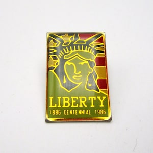 Statue of Liberty Pin - DandTBarnFinds