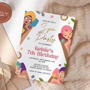 Op de afbeelding: Een witte uitnodiging met roze, blauwe en groene illustraties van vrouwen die spa-behandelingen krijgen. De tekst luidt "Sluit je aan bij ons voor een spa-feest om Kelsies 7e verjaardag te vieren, zaterdag 15 september om 15:00 uur, Kelsies huis, 300 Gillette Ave, Penns Grove, NJ 08069, RSVP op (856) 299-8512."