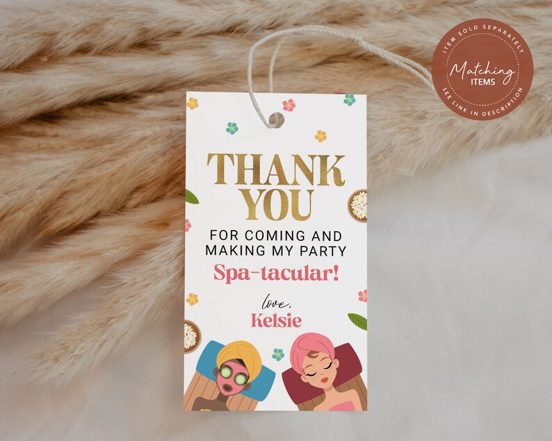 Op de afbeelding: Witte bedankkaart met gouden tekst die "Bedankt" en "Spa-taculair!" zegt, met illustraties van twee vrouwen die gezichtsbehandelingen krijgen. De tekst zegt ook "Voor je komst en het maken van mijn feestje" en "liefs, Kelsie".