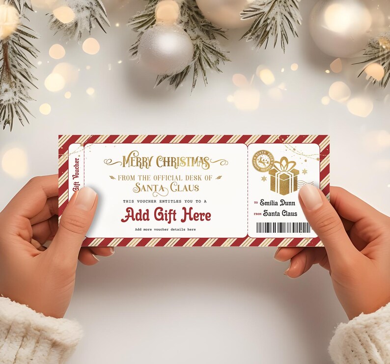 Op de afbeelding: Rode en witte gestreepte kerstcadeau voucher met gouden tekst. De voucher zegt "Merry Christmas from the official desk of Santa Claus. This voucher entitles you to a Add Gift Here." De voucher is ondertekend "Emilia Dunn from Santa Claus".
