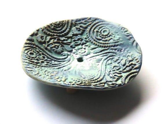 Turquoise satin glazed hand made paisley design soap dish with 3 feet and drainage hole to keep soap dry. Supplied with 1 soap, 10cm wide