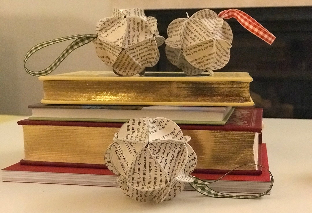 Recycled Book Page Ball Ornaments Set of 4 Festive Christmas Etsy