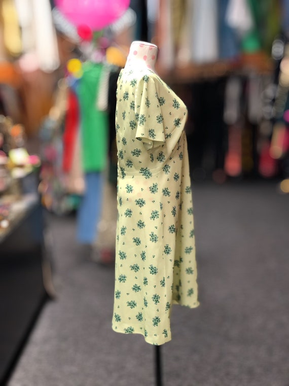 1960s Homemade Green Floral Dress - image 3