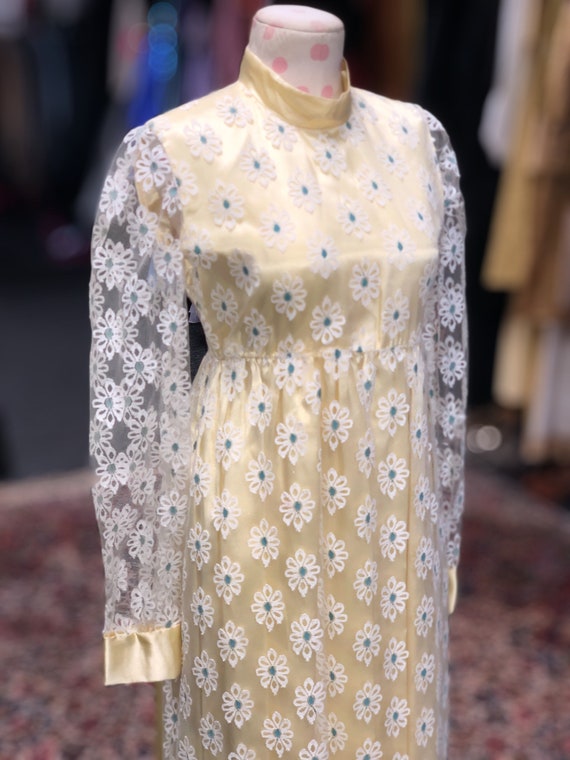 70s handmade yellow dress with floral lace - image 3