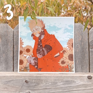 Pu&ograve; includere: Un'illustrazione digitale di un personaggio con i capelli biondi a punta che indossa un cappotto rosso e occhiali da sole, in piedi in un campo di girasoli.