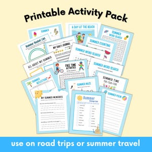 K&ouml;nnte beinhalten: Eine Sammlung druckbarer Sommer-Aktivit&auml;tsseiten mit Titeln wie "Summer Bucket List", "Summer Word Search" und "Summer Maze". Die Seiten sind hellblau mit farbenfrohen Illustrationen und Text. Die W&ouml;rter "Printable Activity Pack" und "use on road trips or summer travel" sind ebenfalls sichtbar.