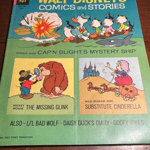 Puede incluir: Una portada de cómic vintage con personajes de Walt Disney. La portada es verde y amarilla con un logotipo de llave dorada. El título es "Walt Disney's Comics and Stories". La portada presenta a Donald Duck, Mickey Mouse y Mad Madam Mim. El cómic se titula "Cap'n Blight's Mystery Ship" e incluye las historias "The Missing Glink", "Substitute Cinderella", "Li'l Bad Wolf", "Daisy Duck's Diary" y "Goofy Jokes".
