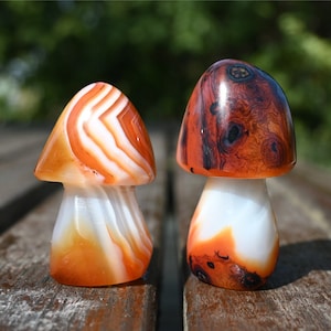 1.8&#39;&#39; Natural Red agate Mushroom，Hand carved Crystal Mushroom，Quartz Crystal，Crystal gift，Crystal Healing，Crystal Decoration