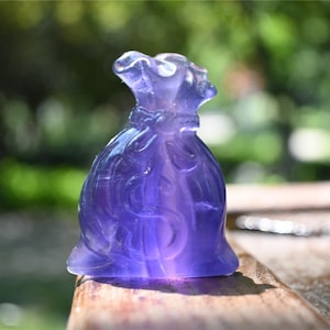 Sacchetto porta soldi in fluorite viola intagliata naturale da 2,2'', teschio di cristallo, fonti di finanziamento, regalo di festa, bacchetta magica di cristallo, ornamento di cristallo, cristalloterapia