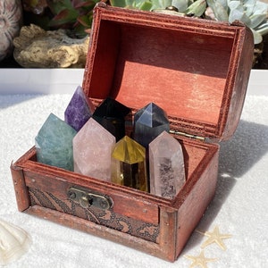 Natural crystal obelisk Stones Gift，Crystal obelisk，Christmas gift，Halloween gift，Seven Chakra Gift Set，Wooden box gift，crystal healing