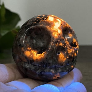 Happy Halloween 2&#39;&#39; Natural Hand carved Yooperlite Jack skull，Crystal Demon，Halloween gift，Skull carved，Quartz Crystal，Crystal Healing