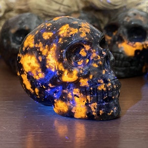 2'' Natural Hand Carved Yooperlite skull，Yooperlite skull，crystal skull，Quartz Crystal，crystal skull healing stone