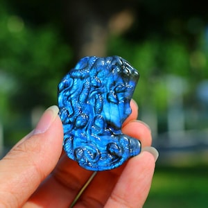 2inches natural labradorite Medusa , quartz crystal carving, Medusa statue，Labradorite pendant，Halloween gift，Crystal skull ，crystal pendant