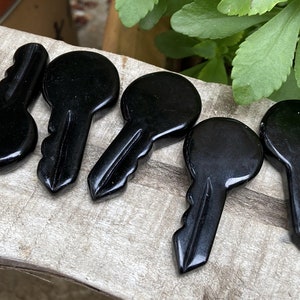 Hand Carved Obsidian Key: Natural Crystal Healing Stone (2&#39;&#39;)
