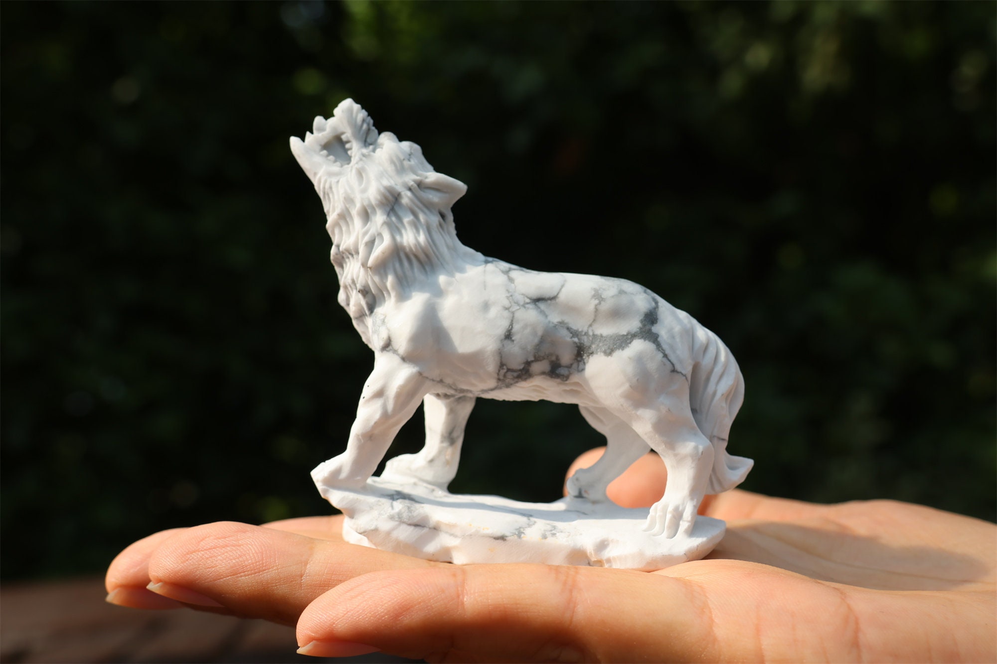 鹿の頭 モダンな壁装飾 壁掛け、人工鹿の頭 動物の壁掛け装飾、フェイク鹿の頭 動物の頭の壁の装飾彫刻 手作りの樹脂アートと工芸品 ( 鹿の頭の壁飾り彫刻  、大型ウォールチャーマーズ大型人工鹿の頭フェイク剥製動物の頭の壁飾りアート、モダンな樹脂ハンドメイド ..., image size:2000x1333