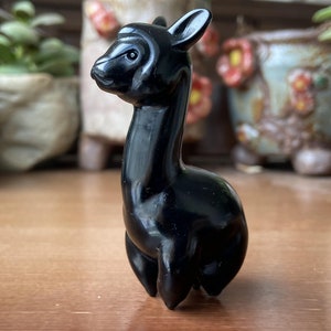 Natural hand-carved Obsidian Alpaca，Halloween gift，crystal carved，quartz crystal，crystal character，crystal healing