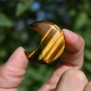 1.3'' Natural Beautiful Tiger's eye Moon，Hand carved Polishing crystal Moon，Crystal decoration， crystal Gift，Crystal Healing