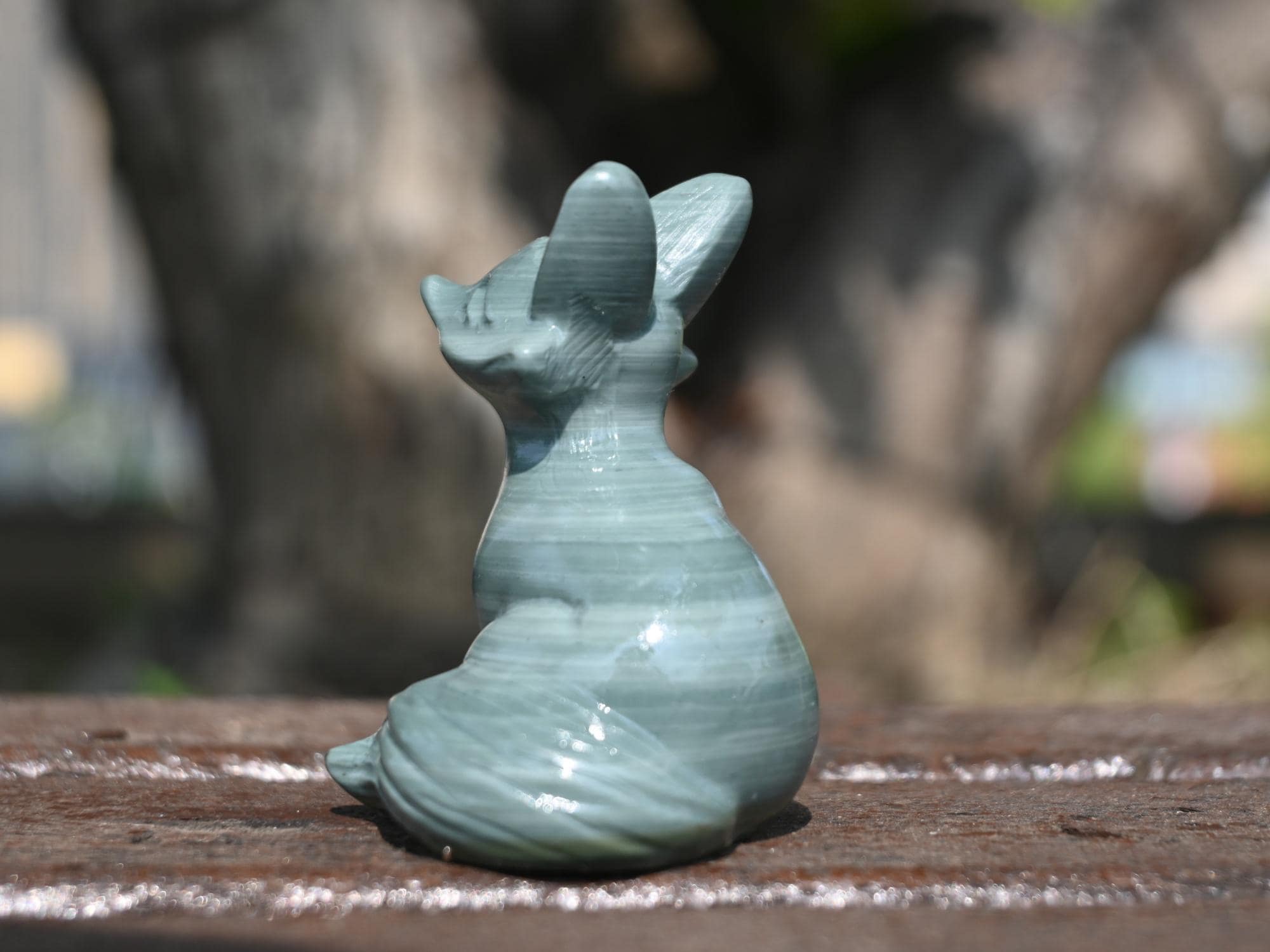 手彫りのドゥシャン翡翠キツネの置物 - クリスタルヒーリングギフト