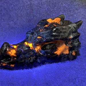 3.3&#39;&#39; Natural Hand carved Yooperlite skull，Yooperlite Dragon skull，Crystal Dragon，Quartz Crystal，Crystal ornament，Crystal Healing