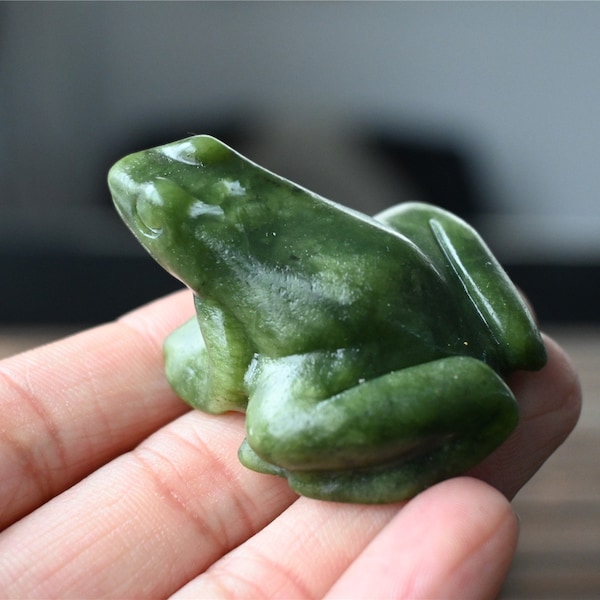 2'' Natural carved Green jade frog，Crystal gift，crystal frog carved，quartz crystal，crystal character，crystal animal，crystal healing 1PC
