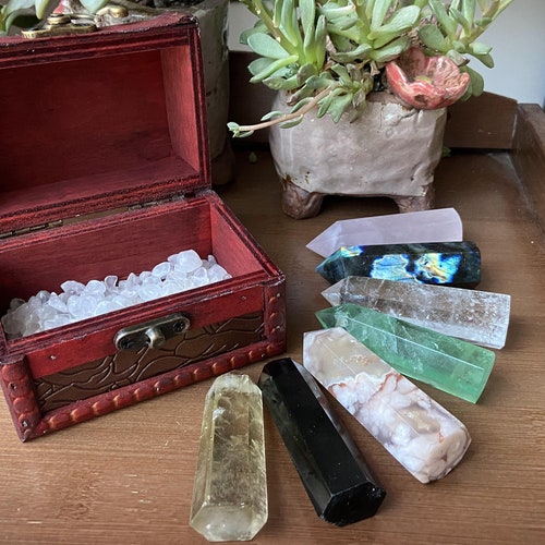 Cadeau de pierres d’obélisque en cristal naturel,obélisque de cristal,cadeau de Noël,cadeau d’Halloween,Coffret cadeau de sept chakras,cadeau de boîte en bois,guérison par cristaux