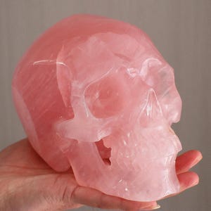 2.82kg Natural Carved Rose quartz Skull，Quartz crystal，Crystal skull ，Home decor，Crystal gift，Carved skull，Crystal healing ZW-105