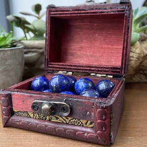 Scatola di sfere di lapislazzuli naturale da 10 pezzi, sfere di cristallo, regalo di Natale, regalo di Halloween, set regalo di sfere di cristallo, regalo in scatola di legno, cristallo curativo