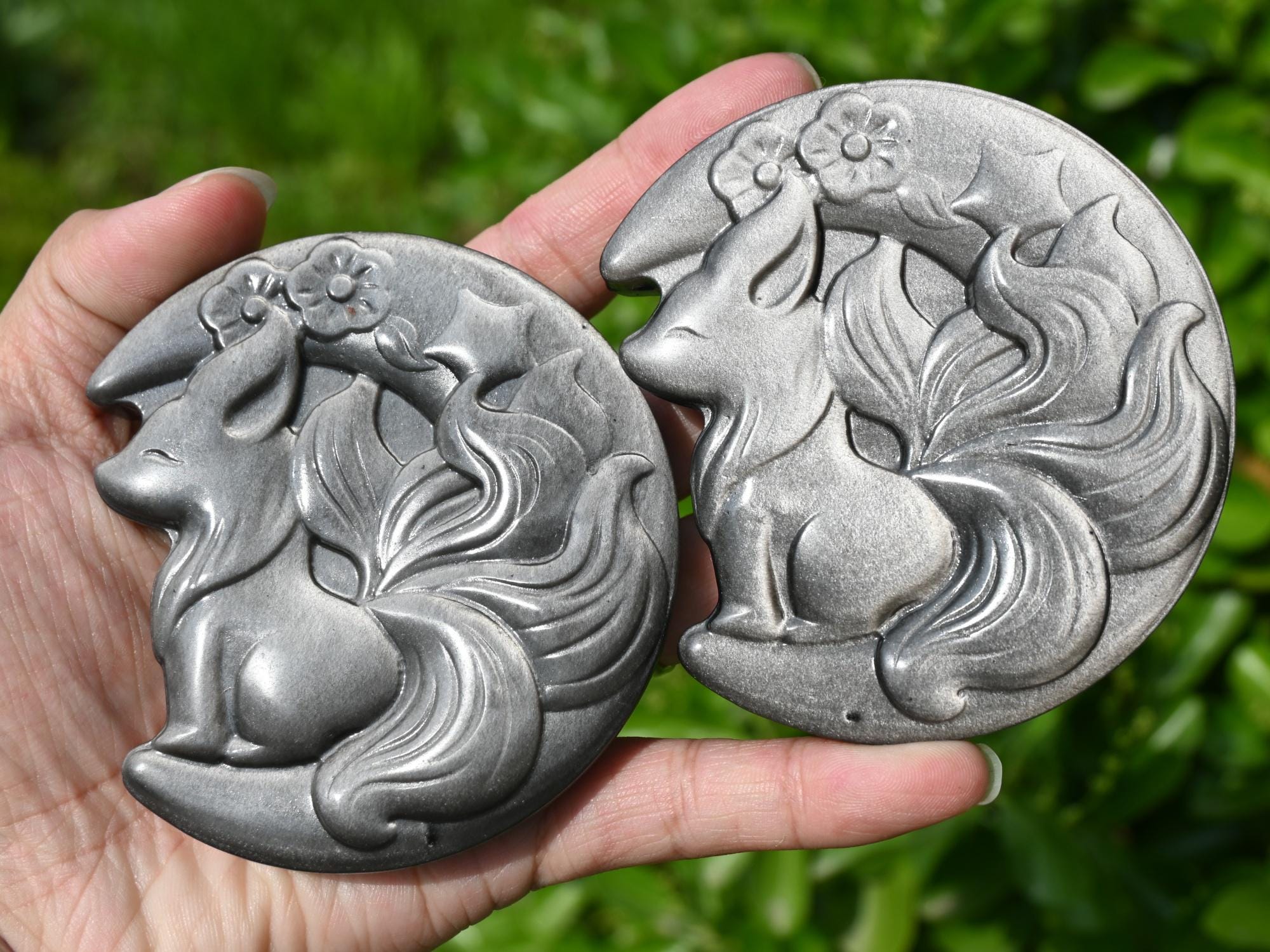 3インチ天然彫刻シルバーオブシディアン九尾狐、水晶、水晶スカル