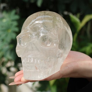 1.87KG Natural Carved Clear quartz Skull，Quartz crystal，Ornament，home Decor，decoration，Crystal Gift，Crystal skull，healing stone SL-181