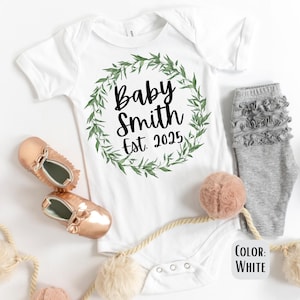 Custom Baby Bodysuit, Pregnancy Reveal, Baby Reveal Custom Name Bodysuit, Baby Shower Gift, Custom Baby Gift, Mother&#39;s Day Gift