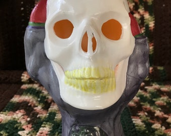 Lighted Halloween Skull In Claw