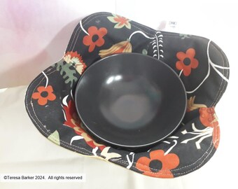 Bowl holder that is ideal for using in a microwave.  No need for anymore burnt figures.  Made from 100% cotton fabric. Fully reversable.