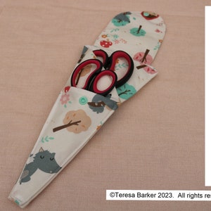 Pattern for triple scissor pouch, downloadable pattern, easy to follow instructions by picture and words