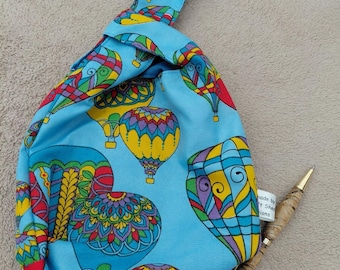 A beautiful useful Japanese Knot Bag that is fully reversible so can be used for any occasion.  Made from lovely fun cotton fabrics.
